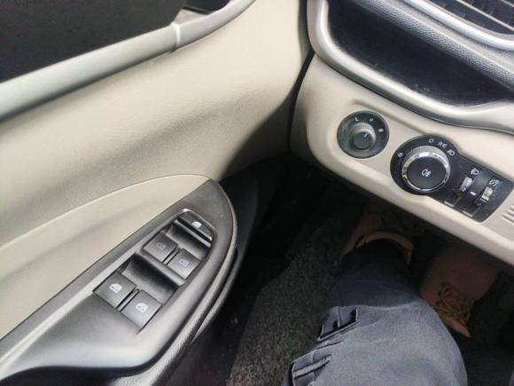 [上海·鲁H] 二手别克英朗2015款 15N 手动精英型