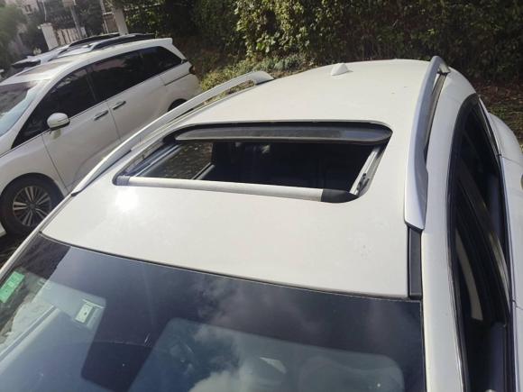 [上海·沪E] 二手奔腾奔腾X802015款 2.0L 自动豪华型