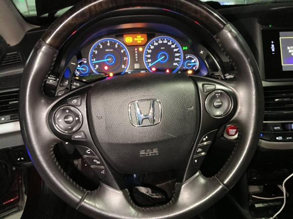 [深圳·粤B] 二手本田歌诗图2014款 3.0L AWD尊贵版