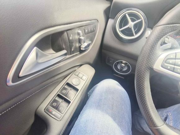 [广州·粤A] 二手奔驰奔驰GLA2019款 GLA 200 时尚型