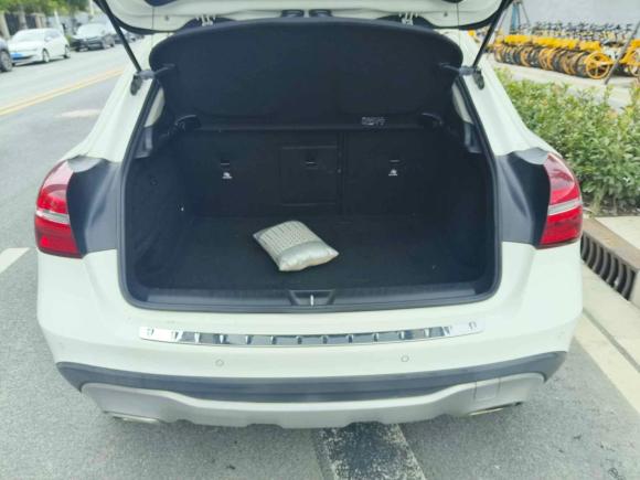 [上海·沪L] 二手奔驰奔驰GLA2017款 GLA 200 动感型