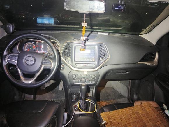 [武汉·鄂A] 二手Jeep自由光2016款 2.4L 优越版