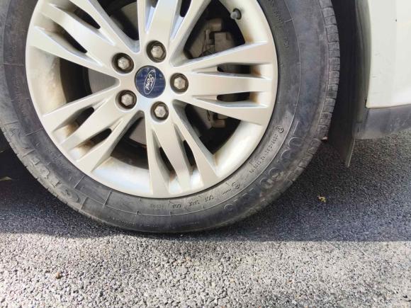 [上海·皖P] 二手福特福克斯2012款 两厢 1.6L 自动舒适型