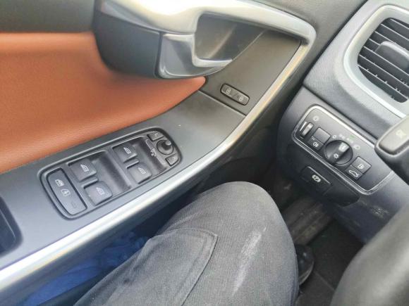 [上海·沪B] 二手沃尔沃沃尔沃V602016款 T5 智雅版