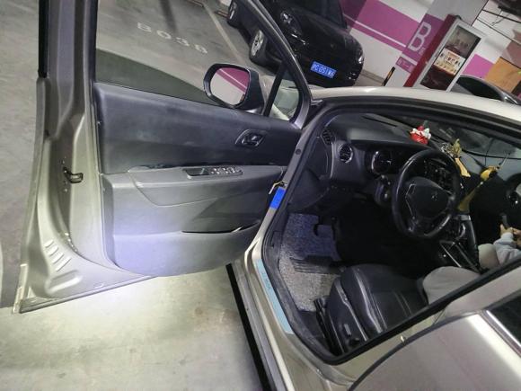 [上海·沪C] 二手标致标致30082015款 2.0L 自动潮流版