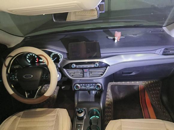 [青岛·鲁B] 二手福特福克斯2019款 三厢 EcoBoost 180 自动锋潮型