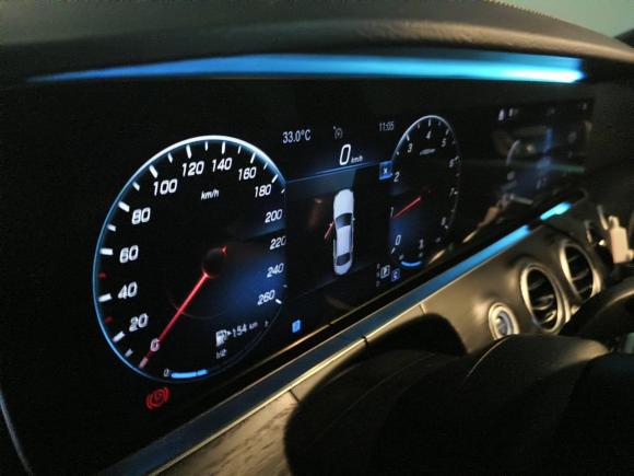 [广州·粤E] 二手奔驰奔驰E级2021款 E 300 L 运动豪华型