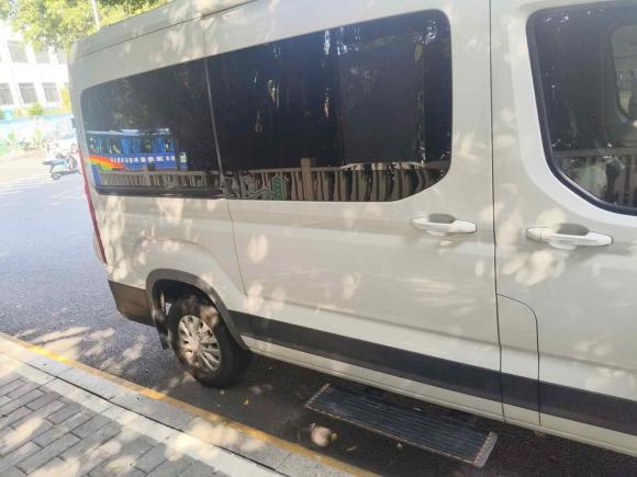 [深圳·粤B] 二手大通新途V902021款 2.0T自动智运王后驱单胎长轴高顶7座