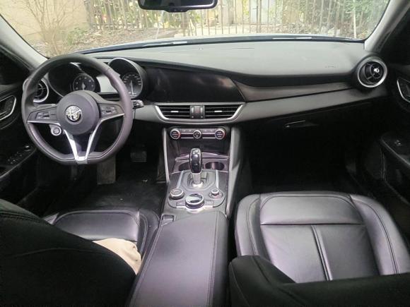 [上海·沪D] 二手阿尔法·罗密欧Giulia朱丽叶2017款 2.0T 200HP 豪华版