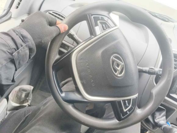 [嘉兴·浙F] 二手大通新途V802019款 2.5T经典款6挡手动厢式货车VAN短轴中顶2/3座