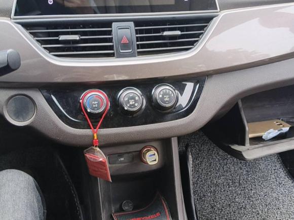 [上海·沪C] 二手宝骏宝骏310W2017款 1.5L 手动时尚型 国V