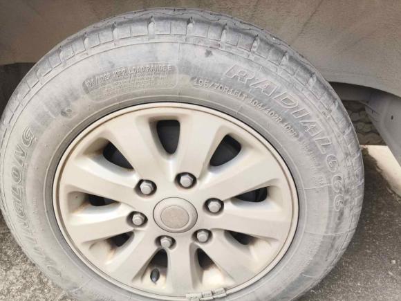 [深圳·粤B] 二手金杯阁瑞斯2014款 2.4L标准型长轴9座4RB2