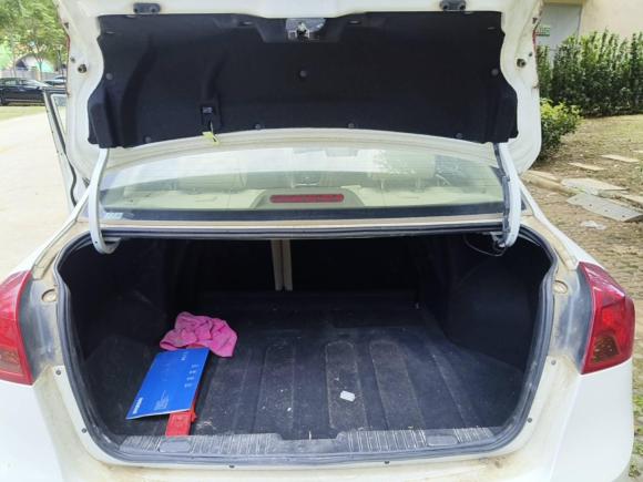 [武汉·鄂A] 二手别克凯越2015款 1.5L 自动经典型