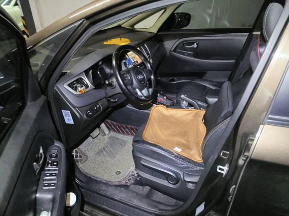 [上海·浙A] 二手起亚佳乐2013款 2.0L 7座自动标准版 国IV