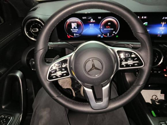 [广州·粤A] 二手奔驰奔驰A级2021款 A 200 L 运动轿车动感型