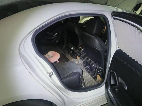 [上海·苏U] 二手奔驰奔驰A级2020款 改款 A 200 L 运动轿车时尚型