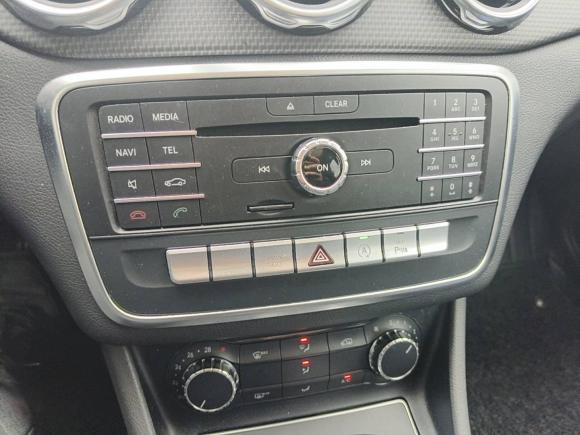 [上海·沪L] 二手奔驰奔驰GLA2017款 GLA 200 动感型