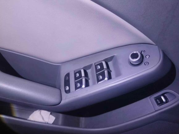 [深圳·粤B] 二手奥迪奥迪A4L2013款 35 TFSI 自动标准型