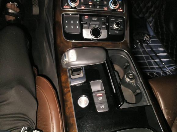 [武汉·鄂A] 二手奥迪奥迪A82014款 A8L 45 TFSI quattro豪华型