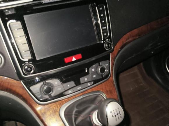 [济南·鲁A] 二手哈弗哈弗H62017款 红标 运动版 1.5T 手动两驱精英型