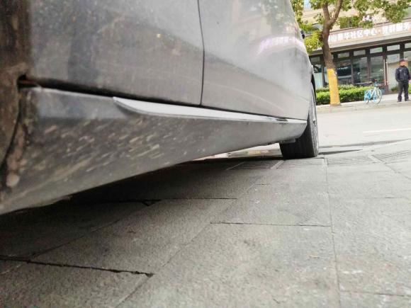 [上海·沪A] 二手奔驰奔驰E级新能源2022款 改款三 E 350 e L 插电式混合动力轿车