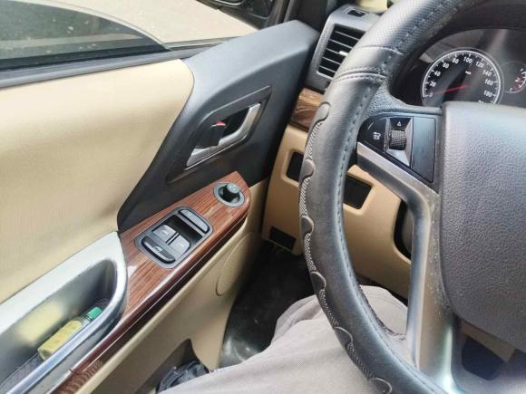 [杭州·浙A] 二手金杯阁瑞斯2018款 2.4L手动标准型长轴9座2TZS