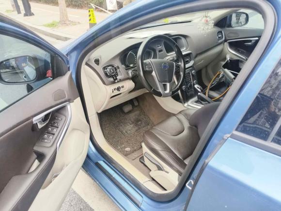 [杭州·浙A] 二手沃尔沃沃尔沃V402015款 1.6T 智逸版