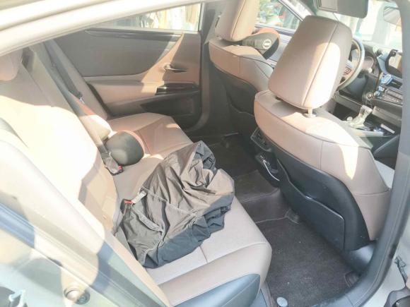 [南通·苏H] 二手雷克萨斯雷克萨斯ES2022款 200 卓越版