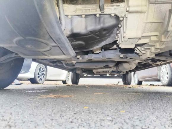 [杭州·浙A] 二手上汽大通MAXUS新途V802023款 2.0T AMT经典傲运通长轴中顶6/7/8/9座