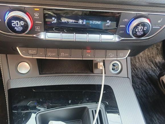 [上海·沪F] 二手奥迪奥迪Q5L2023款 40T 豪华动感型