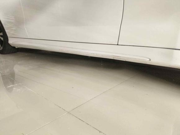 [青岛·鲁U] 二手奔驰奔驰C级2017款 改款 C 200 运动版