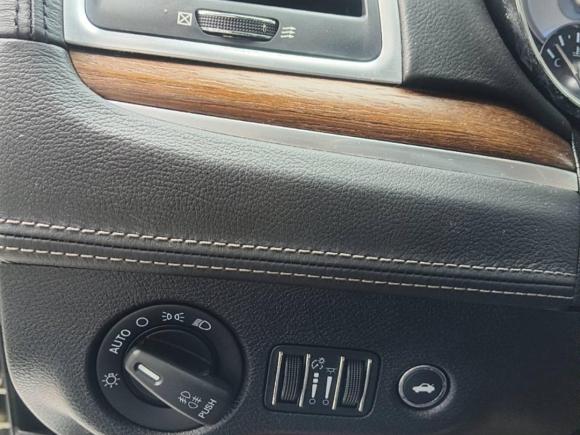 [嘉兴·浙F] 二手克莱斯勒克莱斯勒300C2014款 3.0L 卓越版