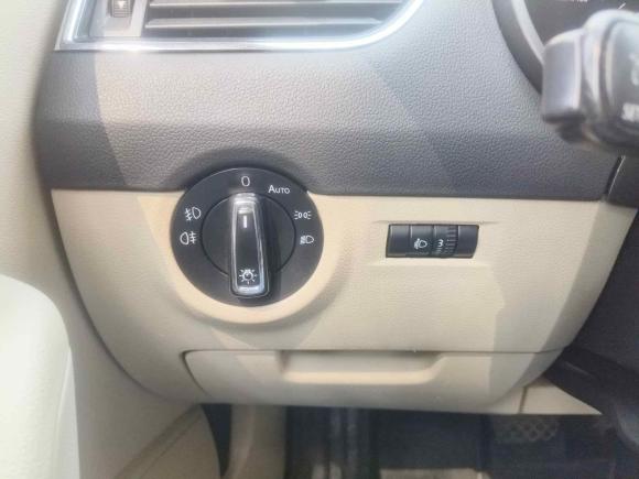 [苏州·苏E] 二手斯柯达明锐2015款 1.6L 自动逸俊版