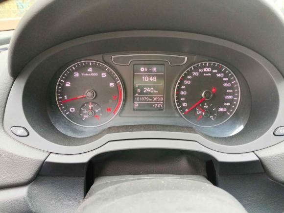 [武汉·鄂A] 二手奥迪奥迪Q32017款 30 TFSI 时尚型