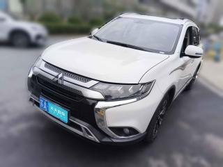 三菱欧蓝德2020款 2.4L 四驱致享版 5座