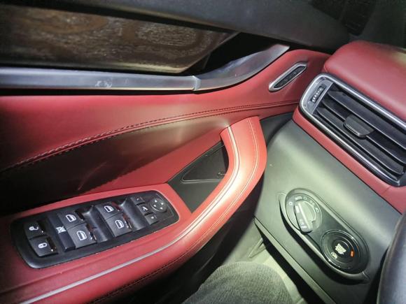 [上海·沪B] 二手玛莎拉蒂Levante2016款 3.0T 标准型