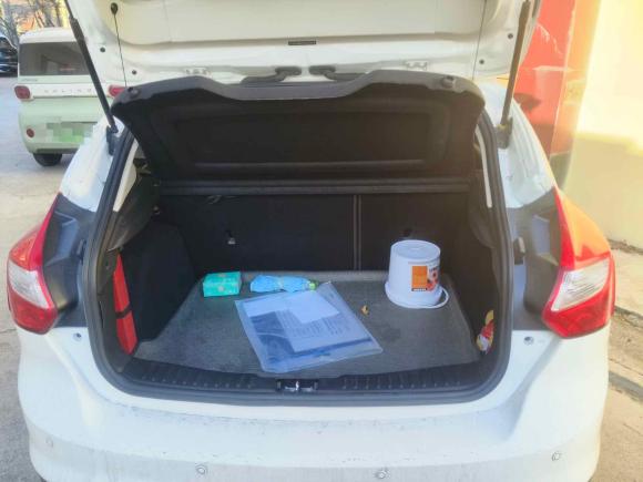 [青岛·鲁B] 二手福特福克斯2012款 两厢 1.6L 手动舒适型