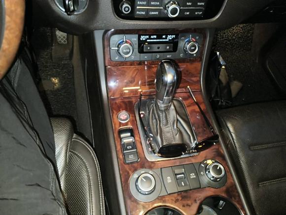 [杭州·浙A] 二手大众途锐2011款 3.0TSI 高配型