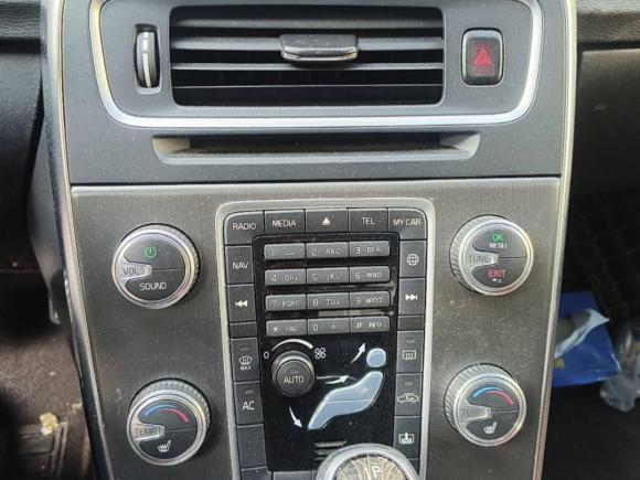 [武汉·鄂A] 二手沃尔沃沃尔沃S602015款 S60L T5 智驭版