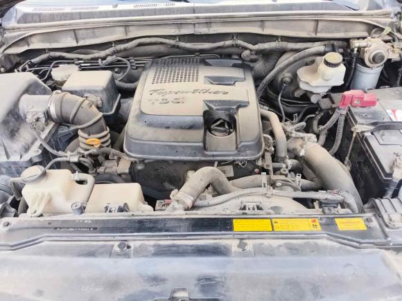 [青岛·贵A] 二手江铃驭胜S3502013款 2.4T 自动两驱柴油豪华版7座