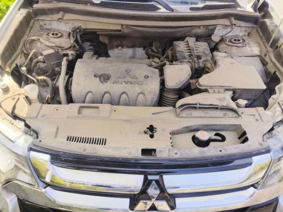 [济南·鲁A] 二手三菱欧蓝德2017款 2.0L 两驱荣耀版 5座