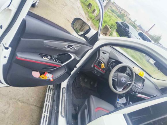 [上海·陕G] 二手长安长安CS552017款 1.5T 手动炫色型