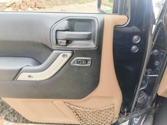 [武汉·鄂A] 二手Jeep牧马人2011款 3.8L Sahara 四门版