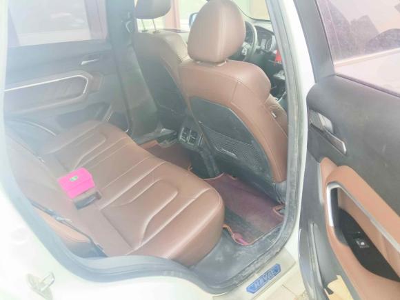 [济南·鲁A] 二手哈弗哈弗H62017款 红标 2.0T 自动两驱智尚型