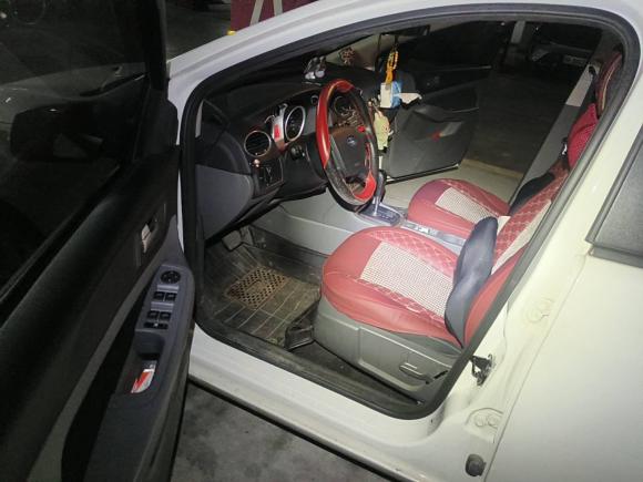 [武汉·鄂A] 二手福特福克斯2013款 两厢经典 1.8L 自动基本型