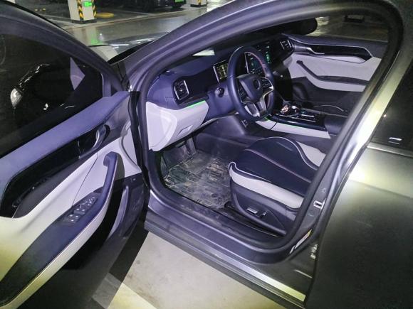 [成都·川A] 二手比亚迪秦PLUS2021款 DM-i 120KM 旗舰型