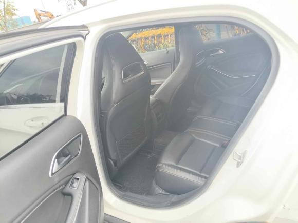 [上海·沪L] 二手奔驰奔驰GLA2017款 GLA 200 动感型