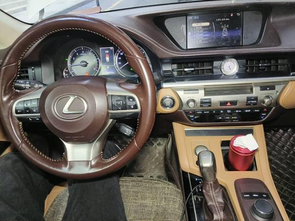 [成都·川A] 二手雷克萨斯雷克萨斯ES2015款 200 精英版