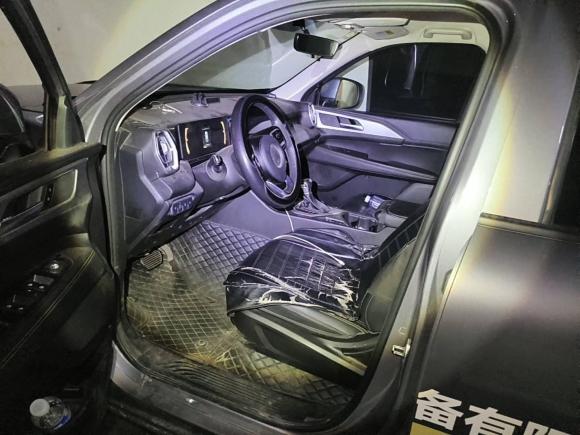 [上海·沪C] 二手长城金刚炮2023款 2.0T自动柴油两驱精英型平箱GW4D20M