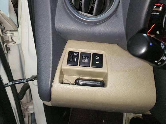 [广州·粤A] 二手丰田RAV4荣放2011款 2.0L 自动经典版